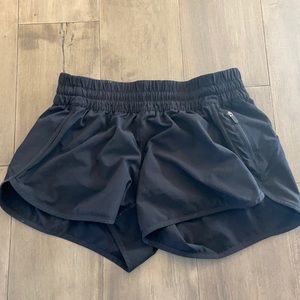 LuluLemon Black Traker 4” shorts Size: 10